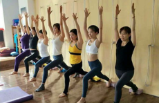 瑜伽教练工资多少,不同地区、资历与工作形式的收入差异分析”